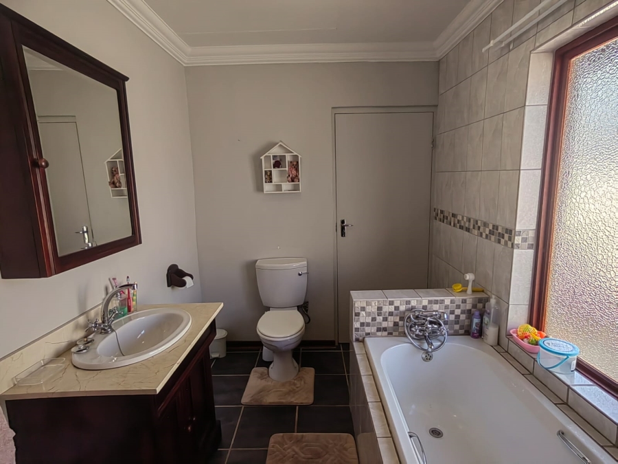 4 Bedroom Property for Sale in Vaal de Grace Nature Estate Free State